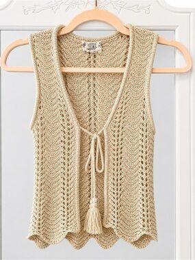✨Hippie Rose|CreamKnit|CroppedVest✨
       Size:XS